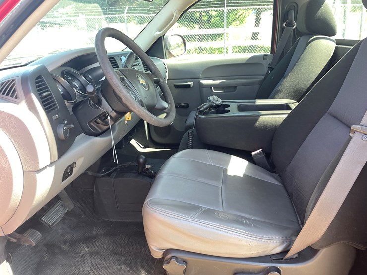 2011-chevrolet-silverado-2500-image-22