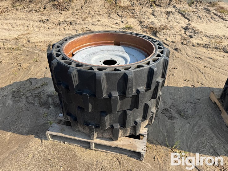 valley-revolution-47x15-airless-pivot-tires-image-2