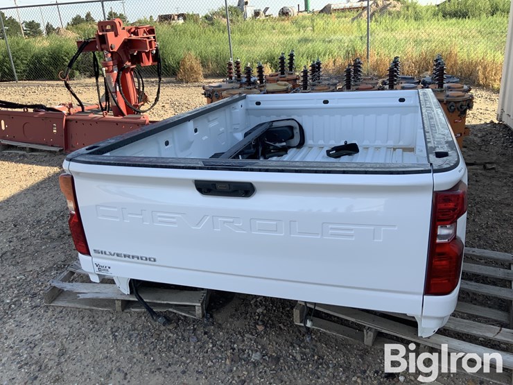 2020-chevrolet-8'-pickup-box-image-2