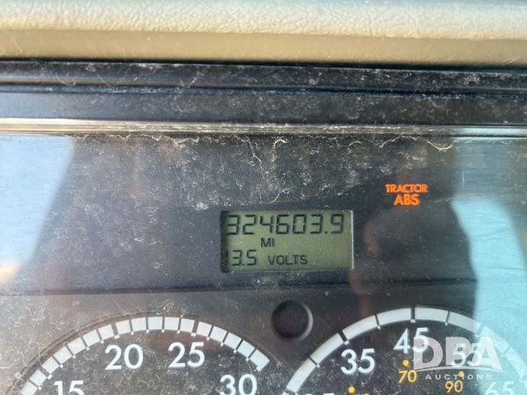 2004-freightliner-columbia-day-cab-truck-(cp0611,-unit-4014)-image-54