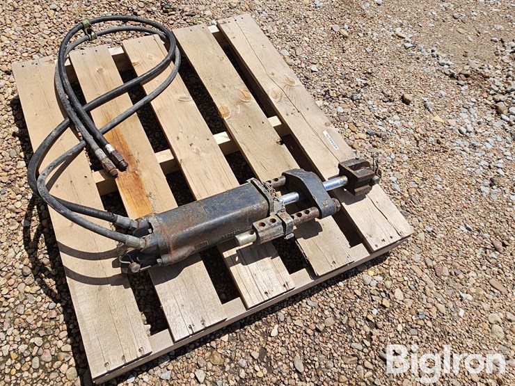 john-deere-equipment-hydraulic-cylinder-image-1
