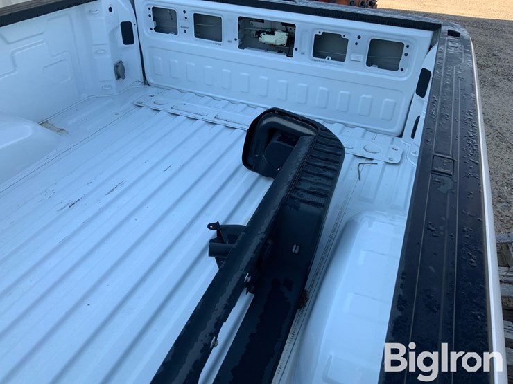 2020-chevrolet-8'-pickup-box-image-14