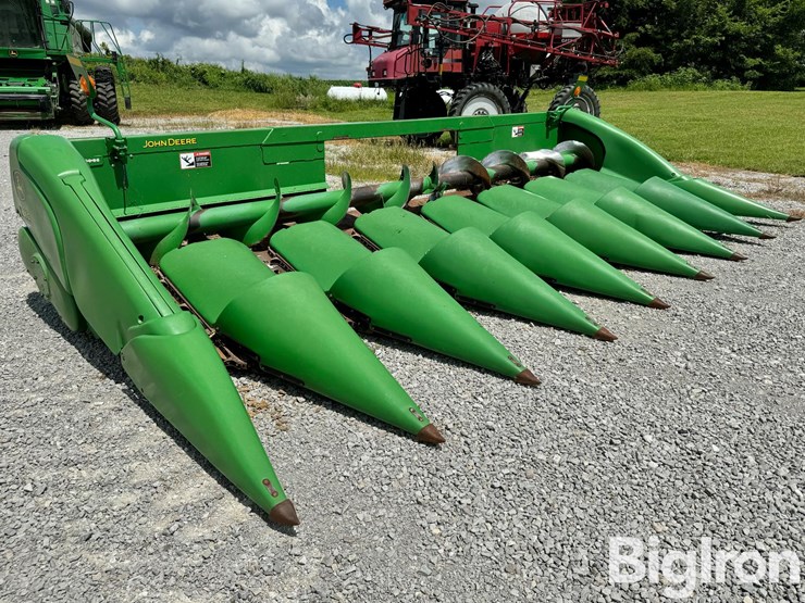 2010-john-deere-608c-image-3