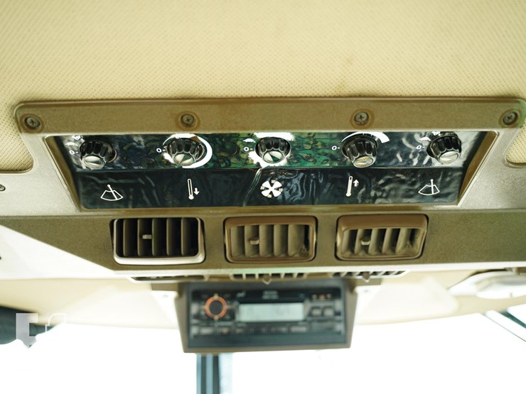 1989-john-deere-4455-image-31