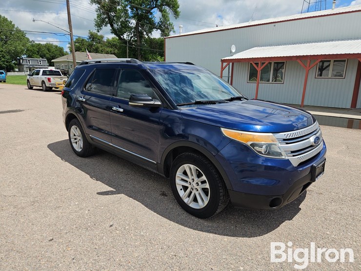 2012-ford-explorer-xlt-image-3
