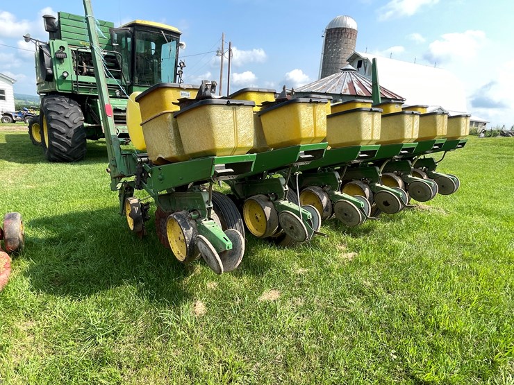 john-deere-7000-image-1