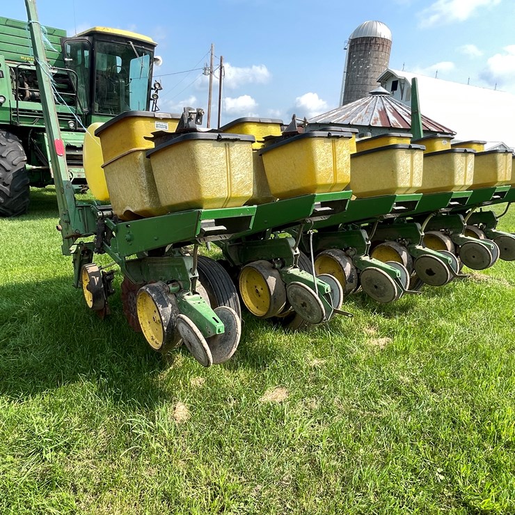 JOHN DEERE 7000