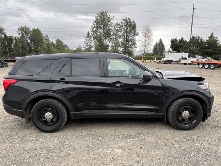 2020-ford-explorer-image-3