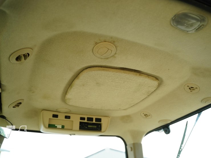 2013-john-deere-8335rt-image-35