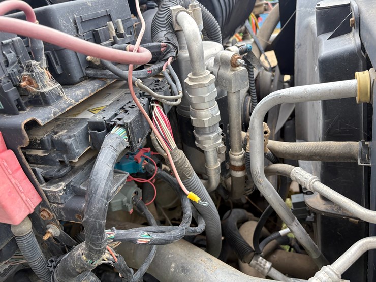 #48-•-#25351-•-inop-2005-gmc-c7500-t/a-daycab-truck-tractor-vin:-1gdm7c1395f500732-image-29