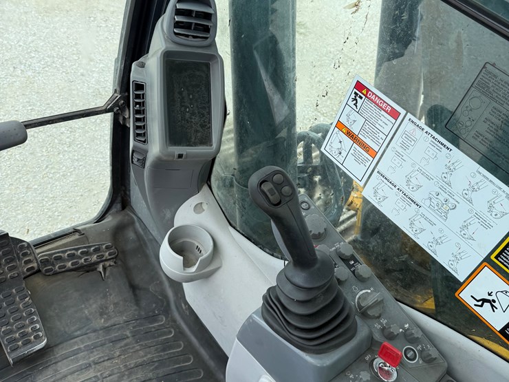 2023-deere-200g-image-9