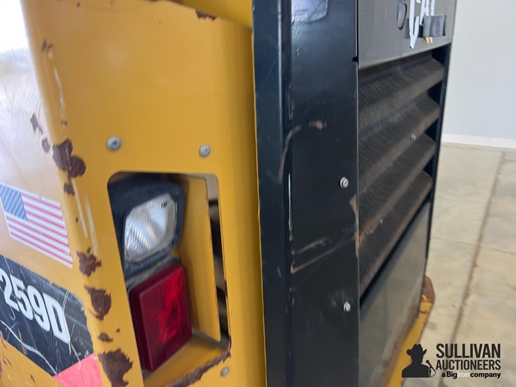 2014-caterpillar-259d-image-17