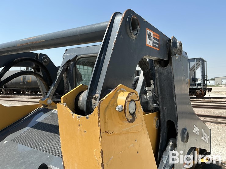 deere-318g-image-10