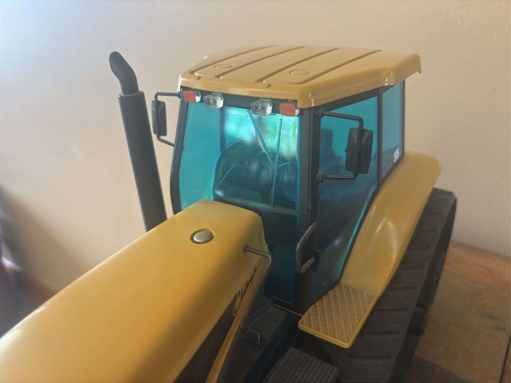 caterpillar-16-image-6