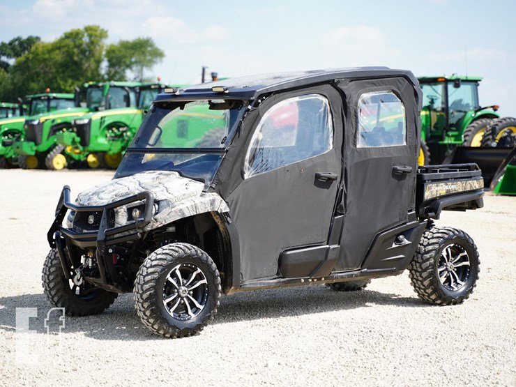 2017-john-deere-gator-image-1