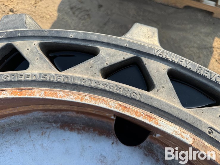 valley-revolution-47x15-airless-pivot-tires-image-11