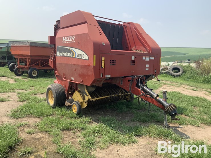 2006-new-holland-br780a-image-3