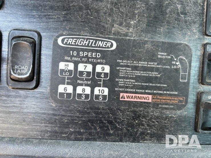 2004-freightliner-columbia-day-cab-truck-(cp0611,-unit-4014)-image-49