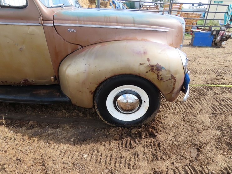 1940-ford-deluxe-survivor-4dr-sedan-image-4