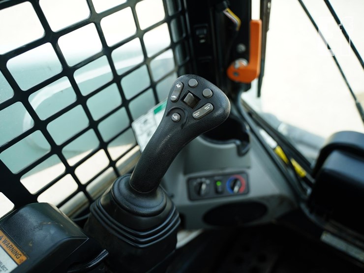 2022-bobcat-t770-image-27