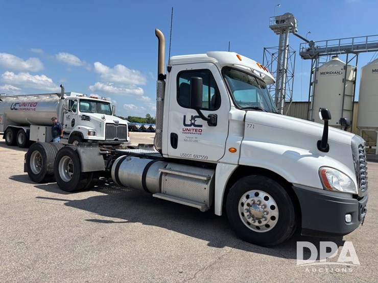 2013-freightliner-truck-(dr11874-unit-771)-image-18