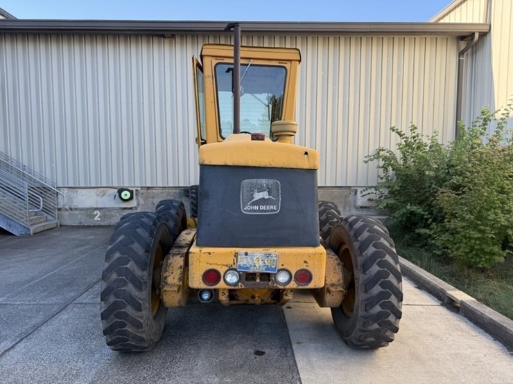 1974-deere-570a-image-4