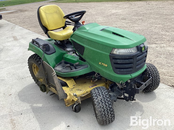 2014-john-deere-x758-image-3