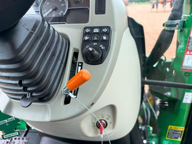 2020-john-deere-3033r-image-44