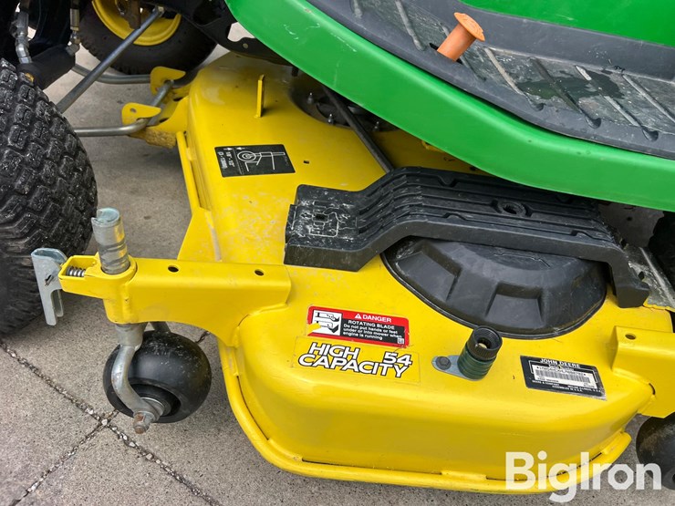 2020-john-deere-x730-image-10