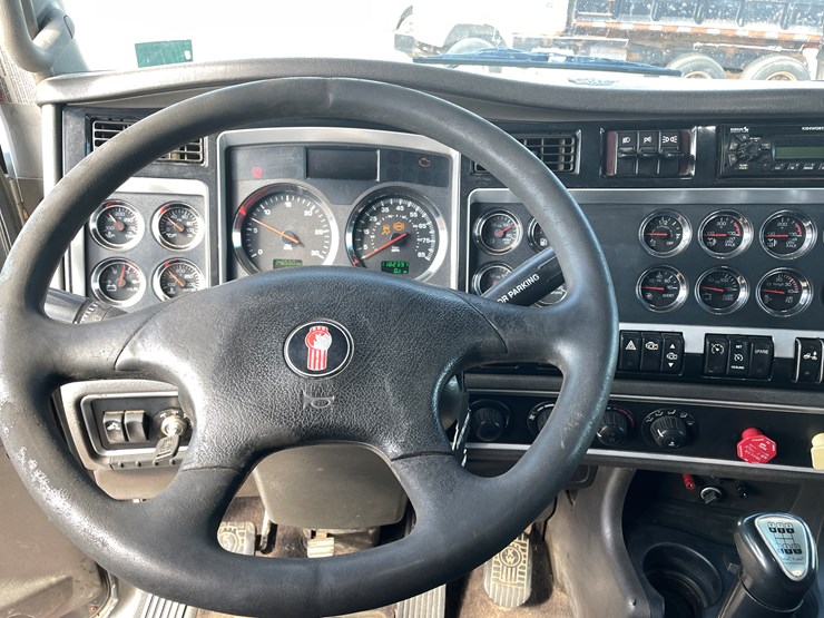 2012-kenworth-t660-image-51