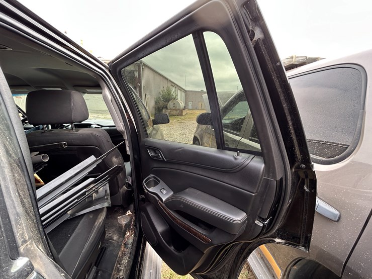2015-chevrolet-tahoe-image-44