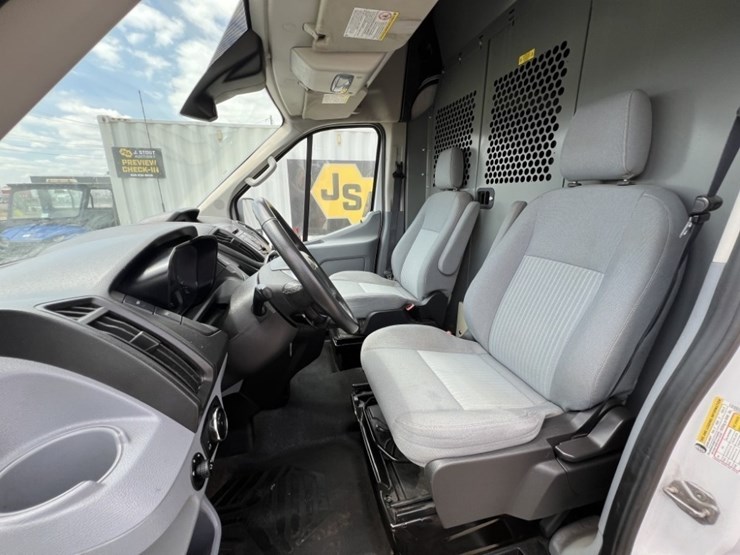 2015-ford-transit-image-21