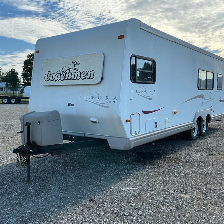 #2252 • Coachmen Futura 2000 Travel Trailer*