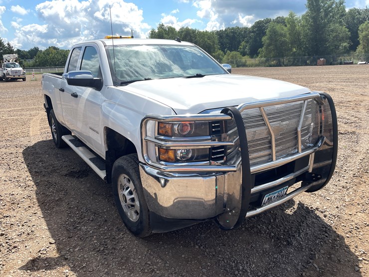 2015-chevrolet-silverado-2500-image-2