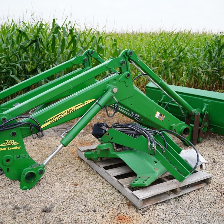 2008 JOHN DEERE 741