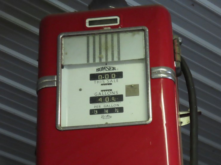 bouser-computing-gas-pump-image-2