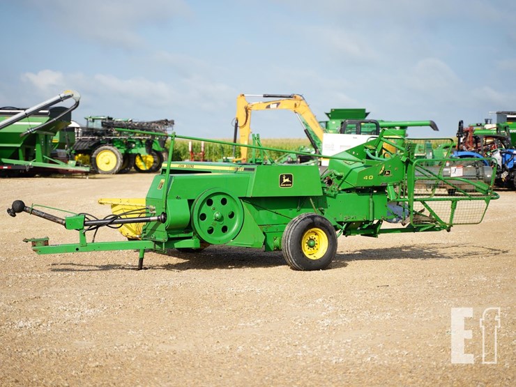 1990-john-deere-328-image-1