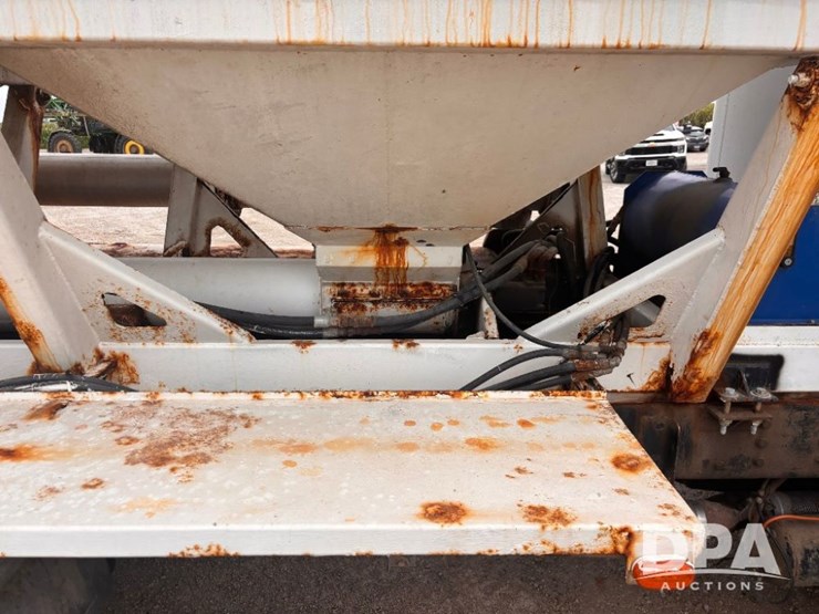 2004-ihc-9400i-dry-tender-truck-(gp11023,-unit-193)-image-54