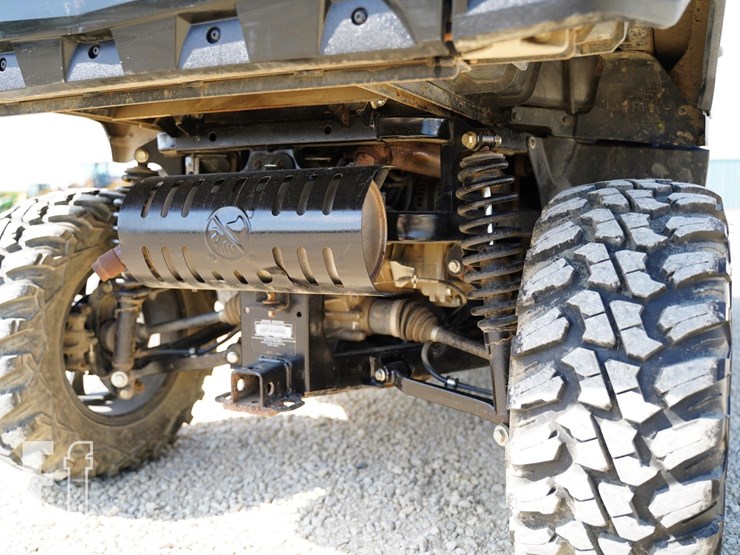 2017-john-deere-gator-image-17