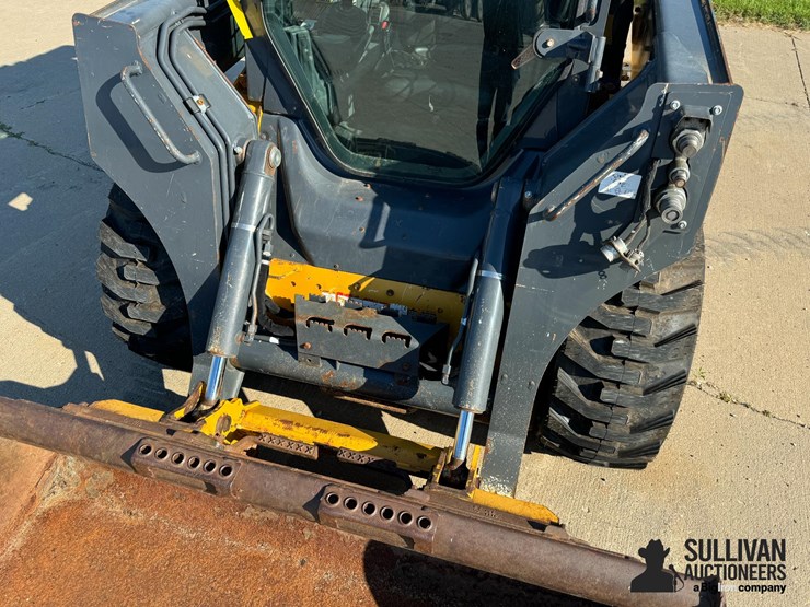 2018-deere-324g-image-10
