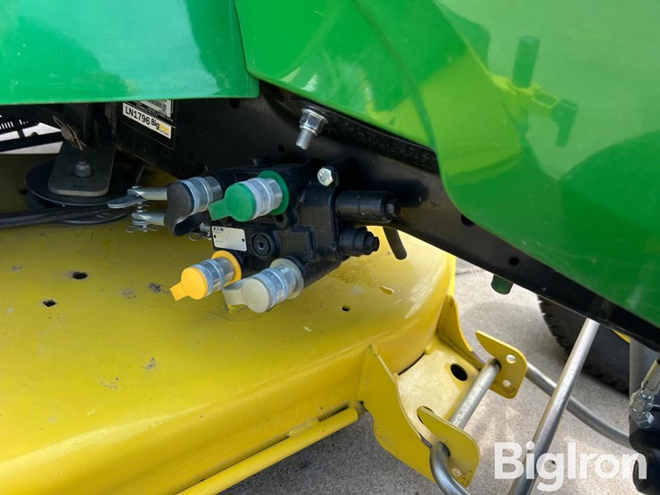 2020-john-deere-x730-image-11