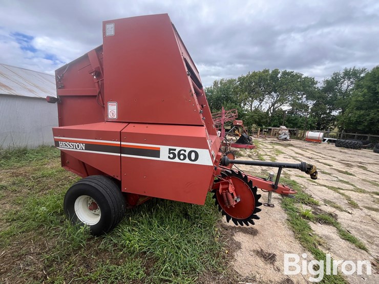 hesston-560-image-4