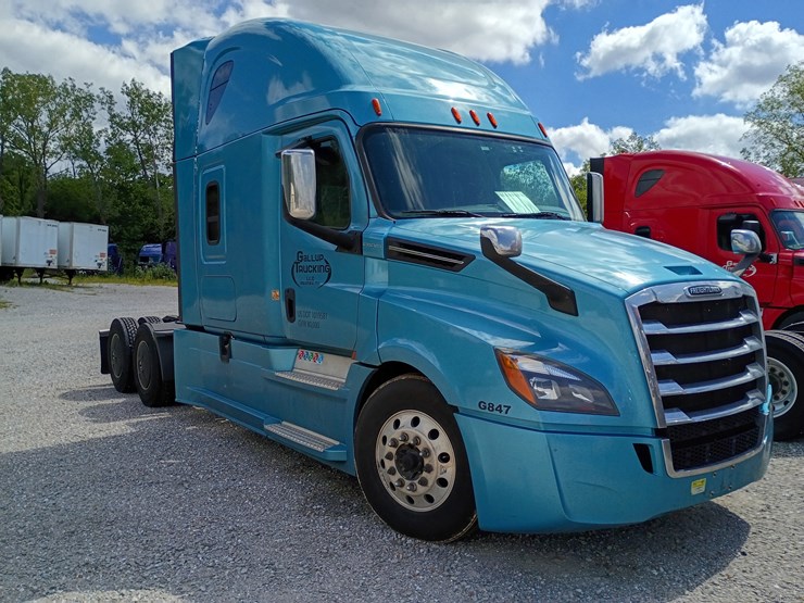 2020-freightliner-cascadia-126-image-1