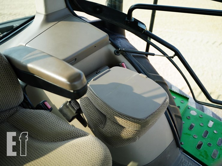 2013-john-deere-8335rt-image-38