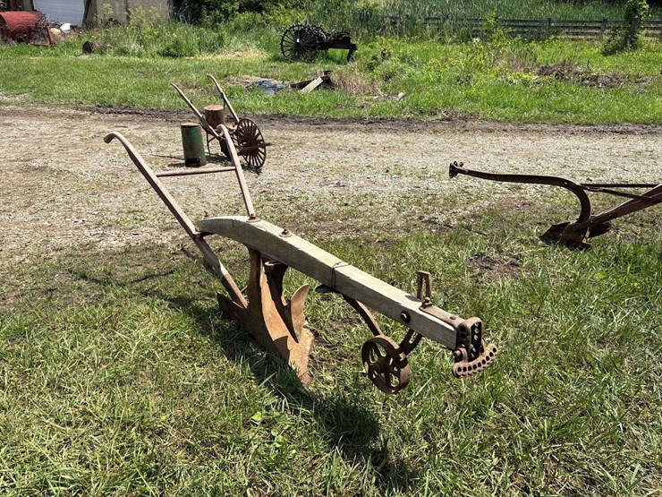 oliver-404-13”-walking-plow-image-3