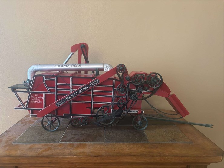 1/16-red-river-special-threshing-machine-teeswater-image-1