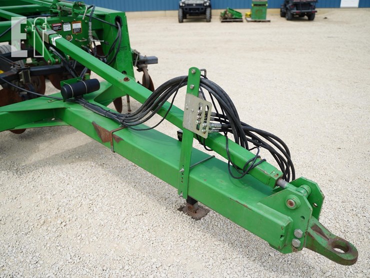 2005-john-deere-2700-image-11
