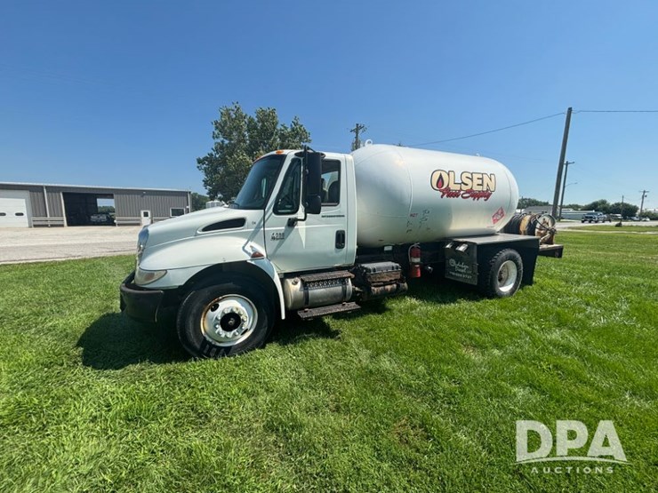 2004-international-harvestor-1954d-image-9