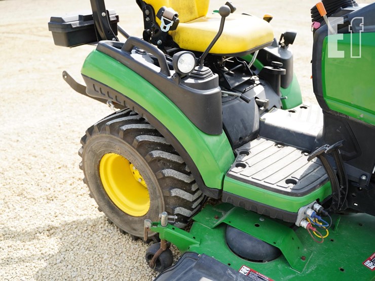 2019-john-deere-1025r-image-18