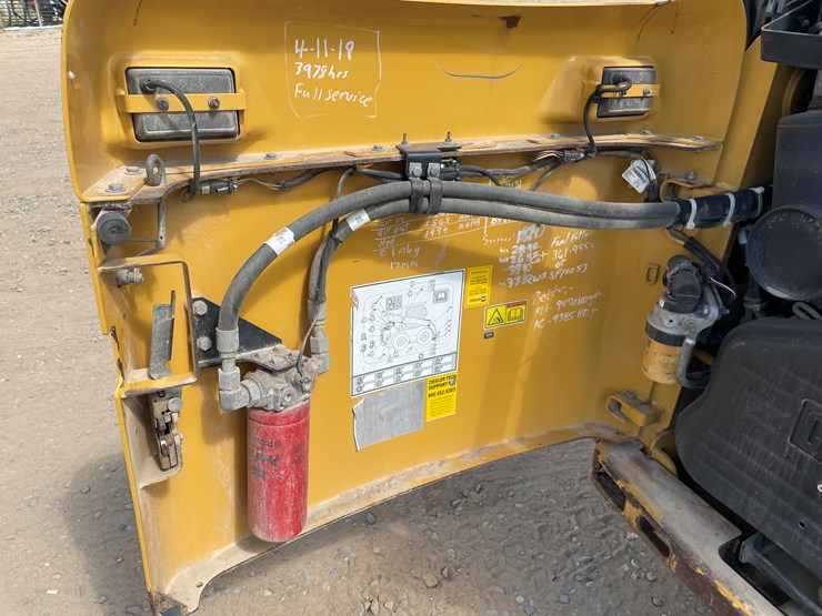 2014-caterpillar-242-image-13